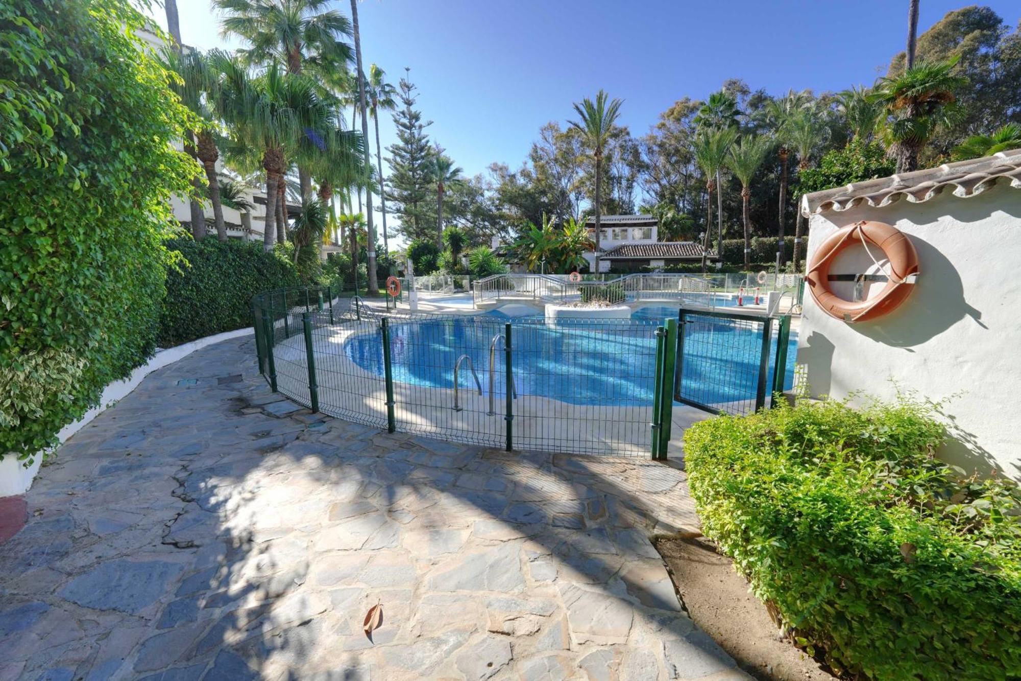 1104 First Line Beach Apartment Golden Beach Pool มาร์เบยา ภายนอก รูปภาพ
