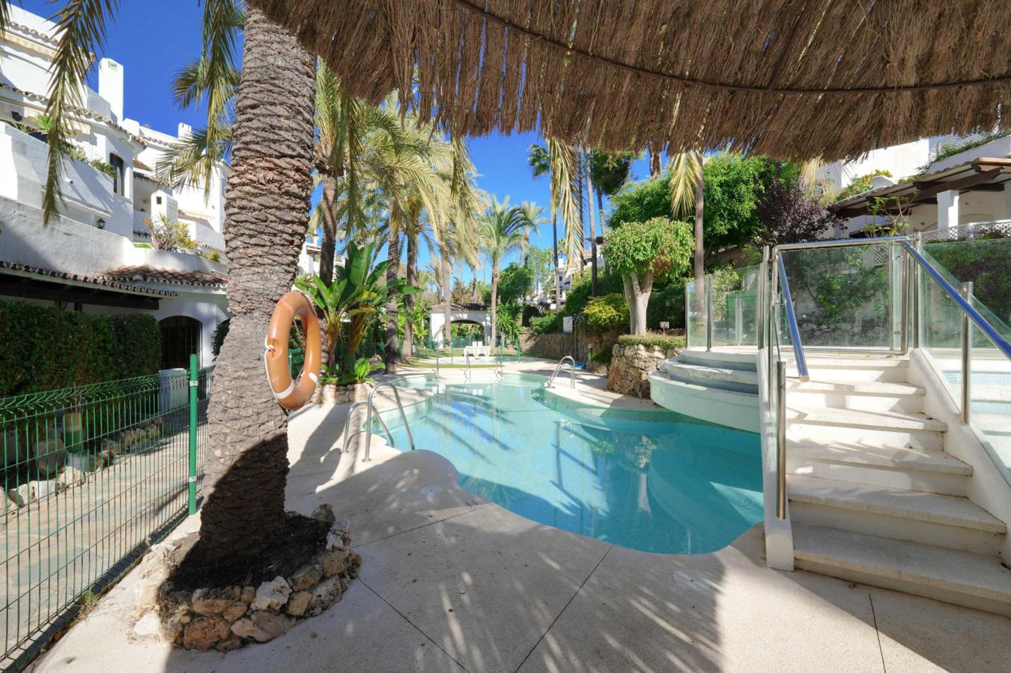 1104 First Line Beach Apartment Golden Beach Pool มาร์เบยา ภายนอก รูปภาพ