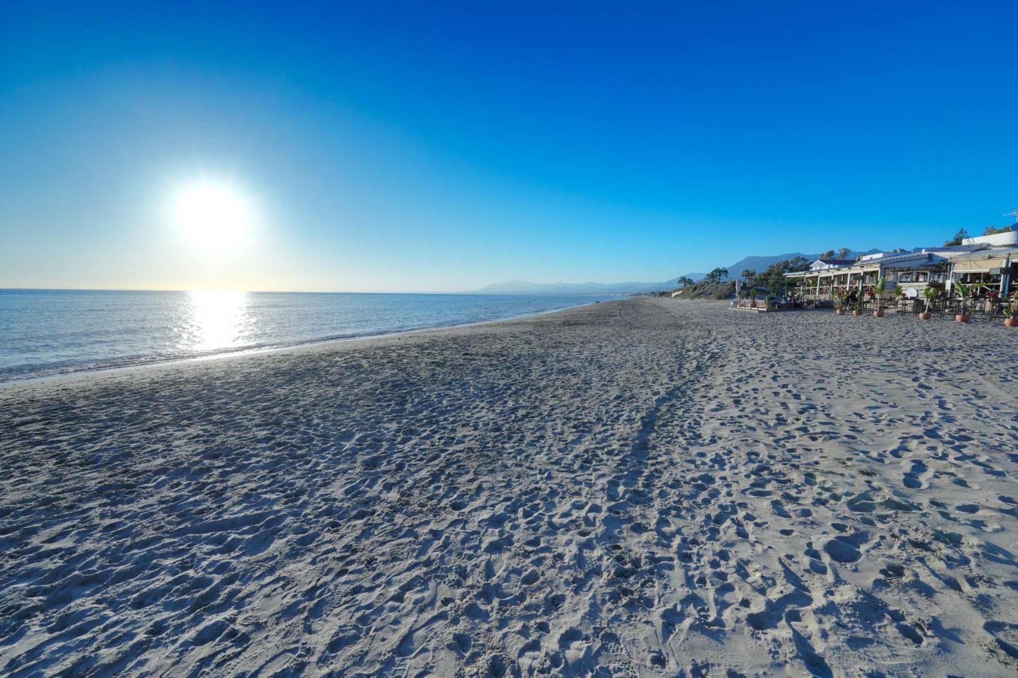 1104 First Line Beach Apartment Golden Beach Pool มาร์เบยา ภายนอก รูปภาพ