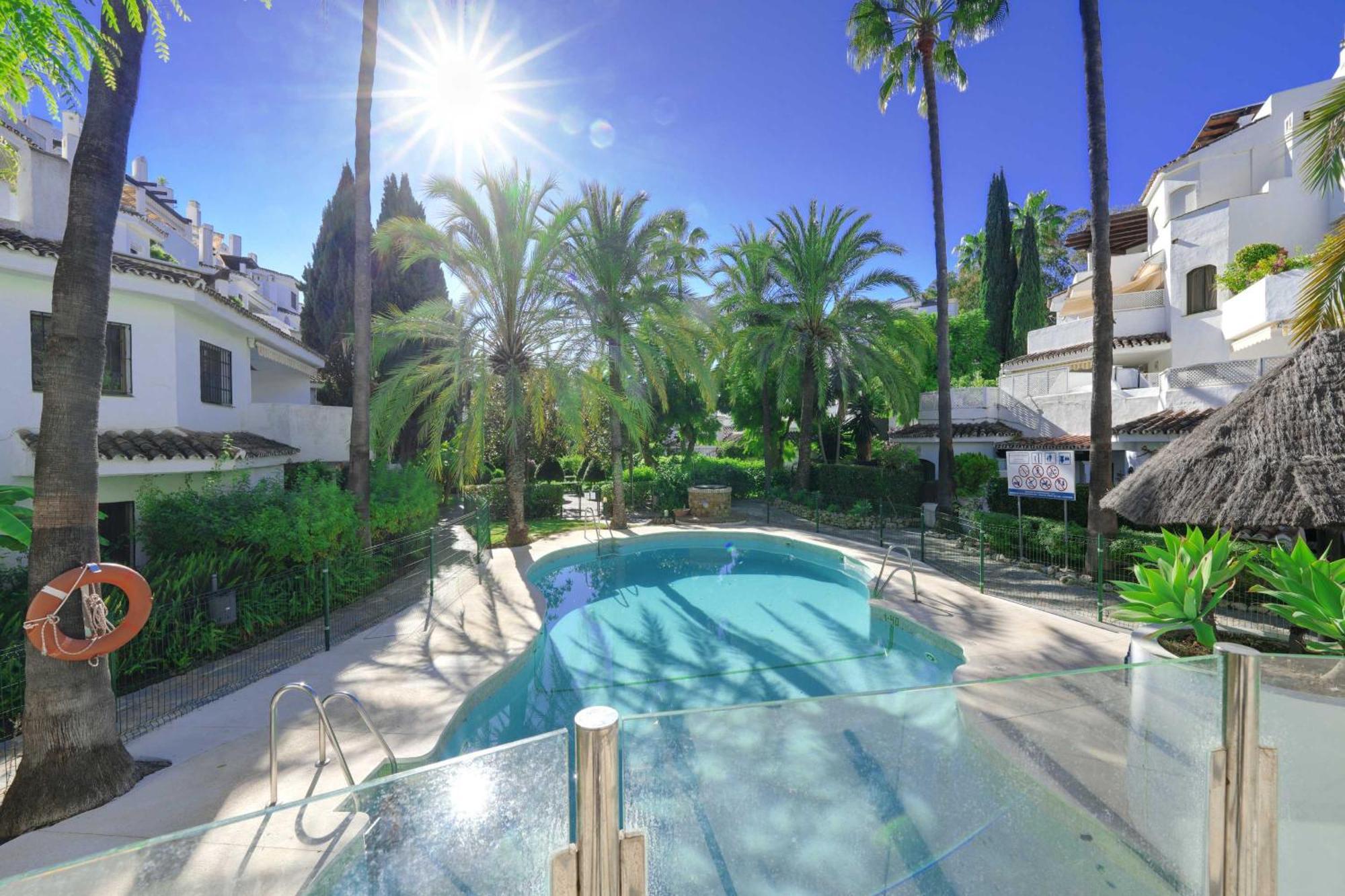 1104 First Line Beach Apartment Golden Beach Pool มาร์เบยา ภายนอก รูปภาพ