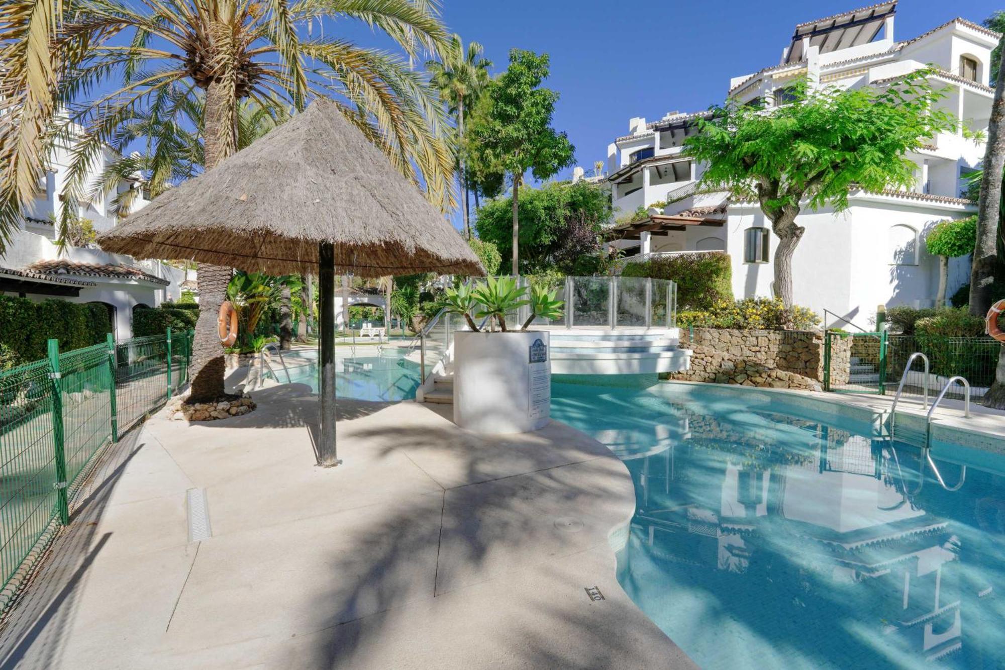 1104 First Line Beach Apartment Golden Beach Pool มาร์เบยา ภายนอก รูปภาพ