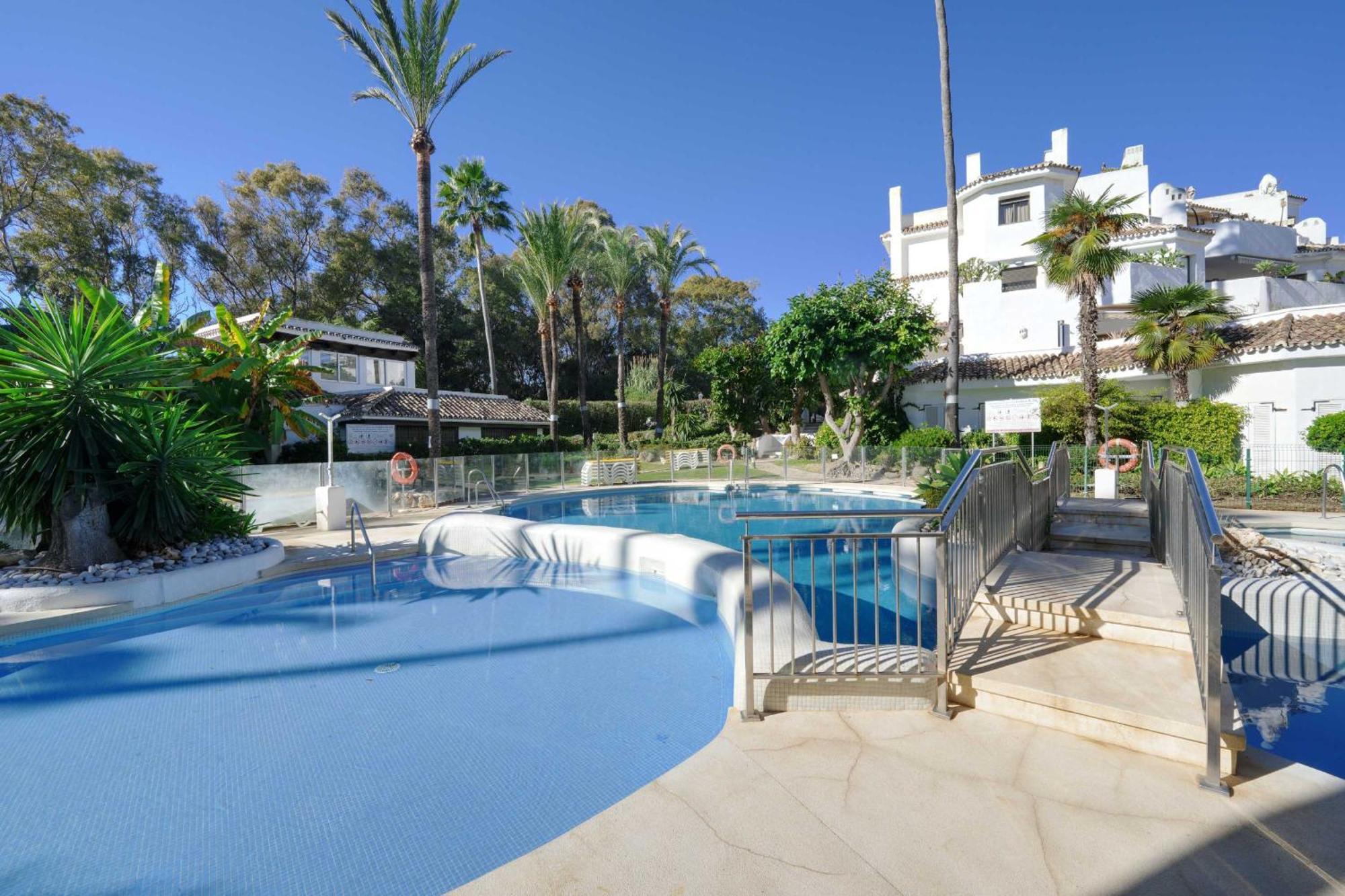 1104 First Line Beach Apartment Golden Beach Pool มาร์เบยา ภายนอก รูปภาพ