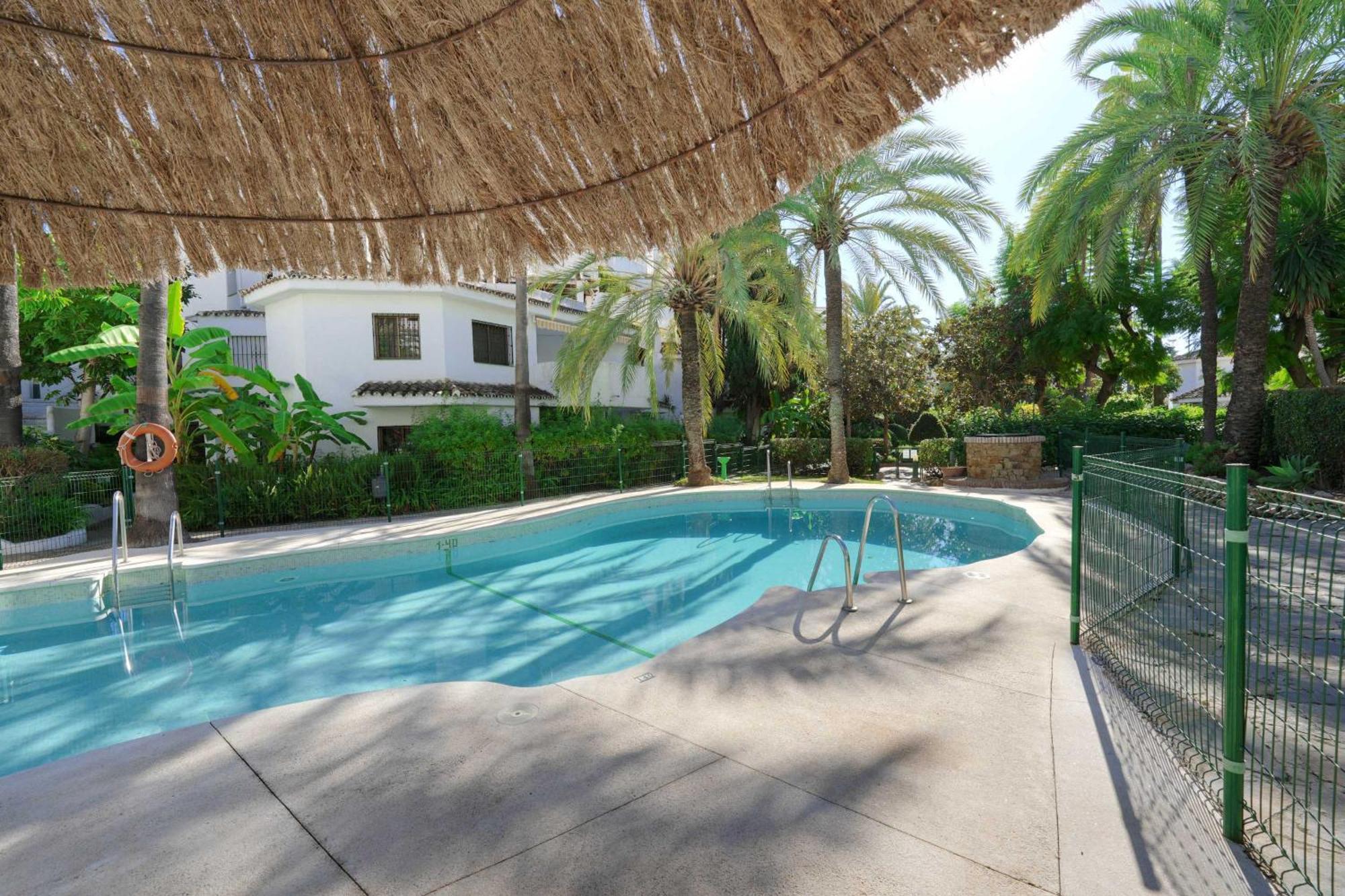 1104 First Line Beach Apartment Golden Beach Pool มาร์เบยา ภายนอก รูปภาพ